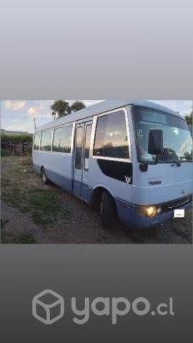Se vende minibus mitsubishi rosa