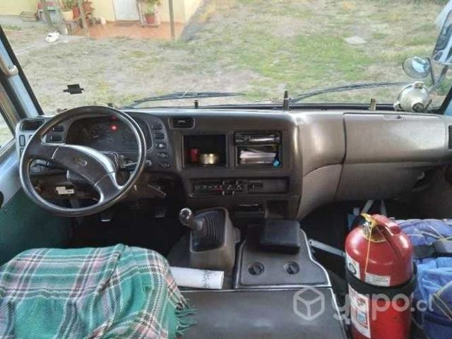 Se vende minibus mitsubishi rosa