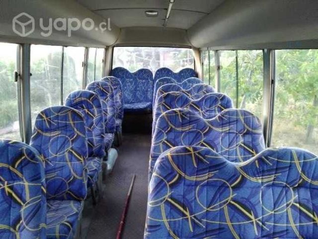 Se vende minibus mitsubishi rosa