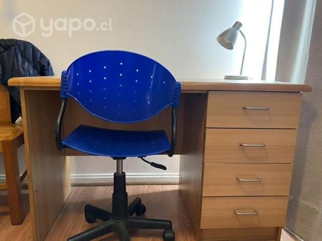 Escritorio de melamina con madera y silla perfecto