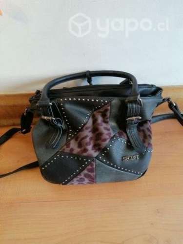 Cartera con tachas marca secret