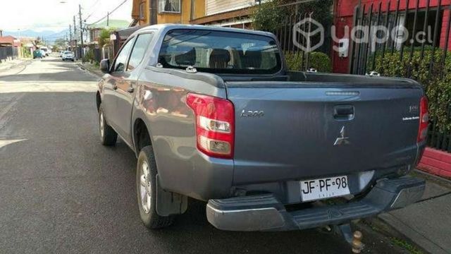 Camioneta Mitsubishi L200 2017