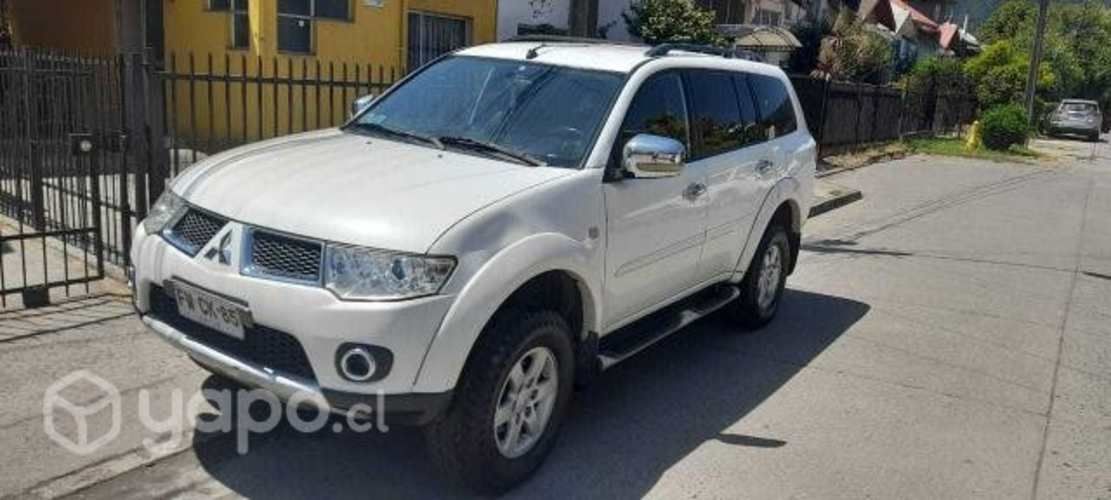Mitsubishi montero sport 2013