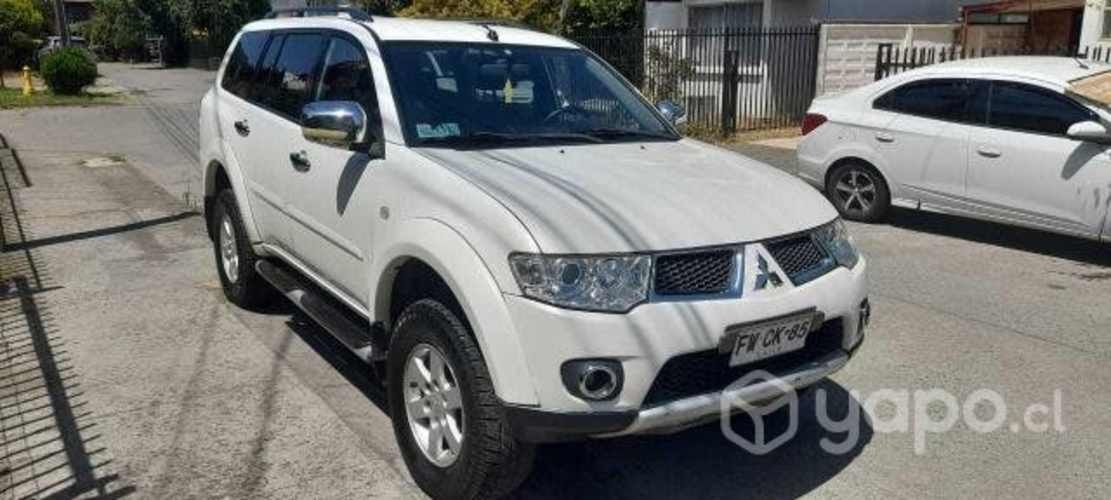 Mitsubishi montero sport 2013