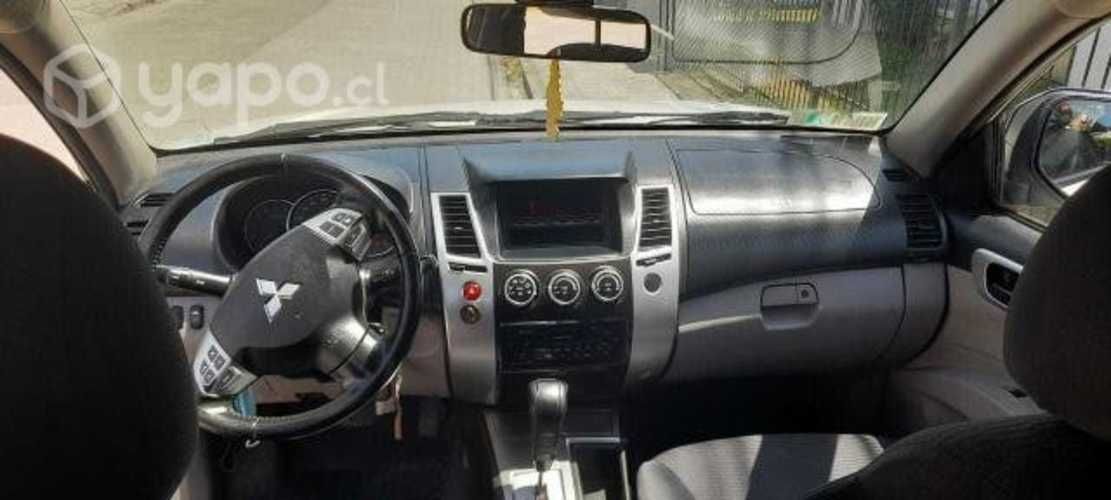 Mitsubishi montero sport 2013