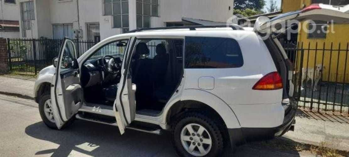 Mitsubishi montero sport 2013