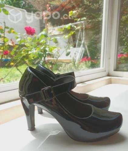 Zapato formal elegante de charol