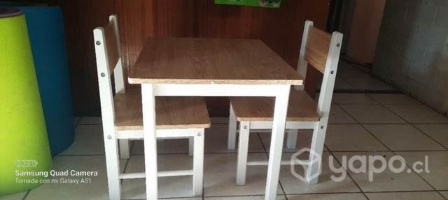 Mesa y 2 sillas niño