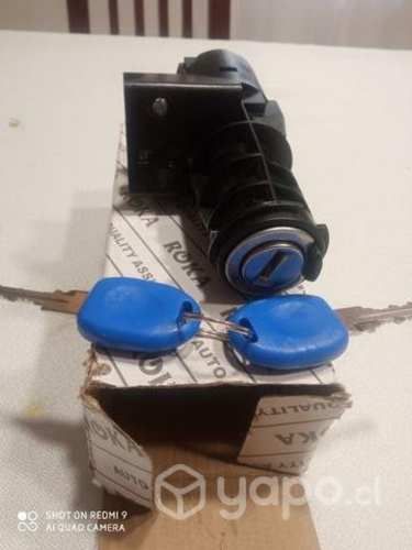 Chapa de auto suena año 2005 nueva con dos llaves