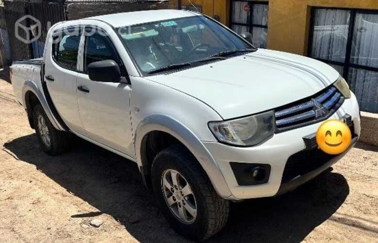 Se vende camioneta L200 4x4