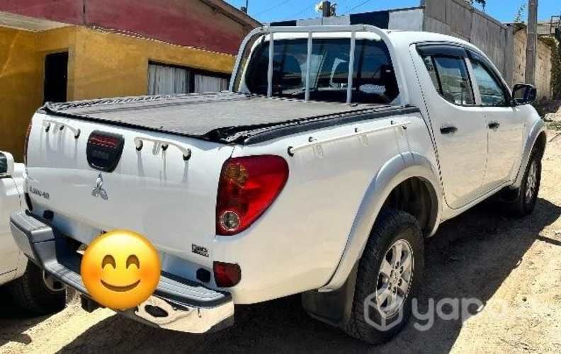 Se vende camioneta L200 4x4