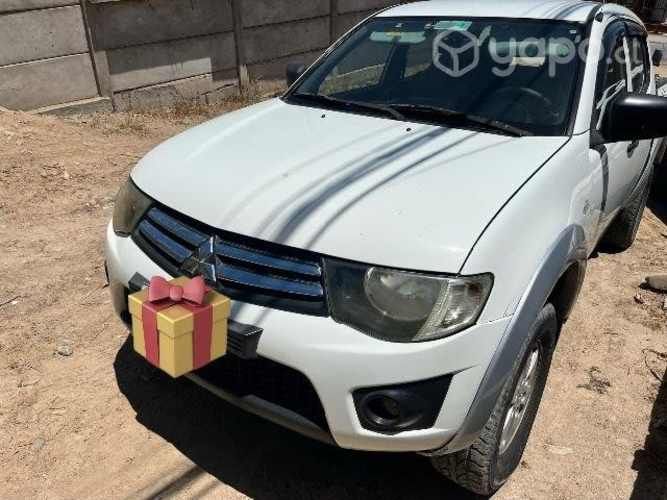 Se vende camioneta L200 4x4