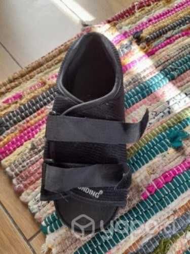 Zapato post operatorio