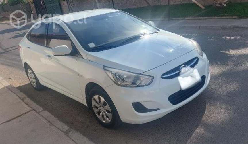 Automóvil Hyundai Accent 2015
