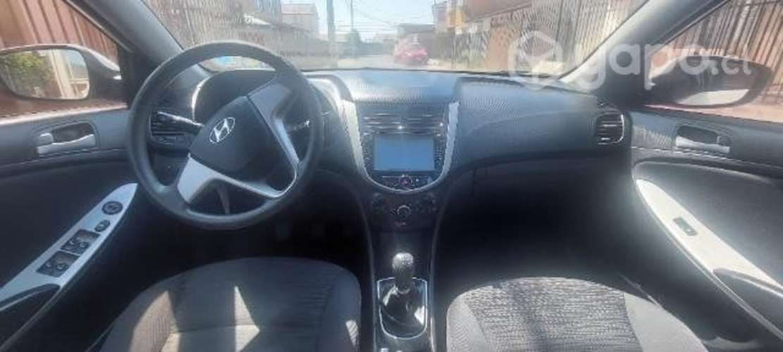Automóvil Hyundai Accent 2015