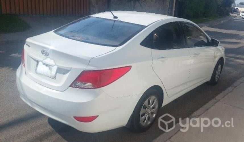 Automóvil Hyundai Accent 2015