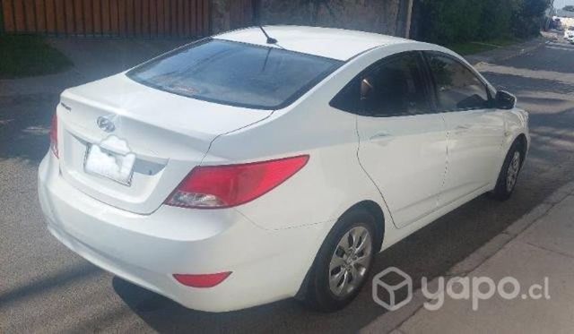 Automóvil Hyundai Accent 2015