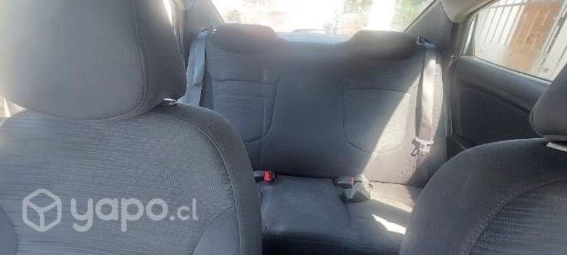 Automóvil Hyundai Accent 2015