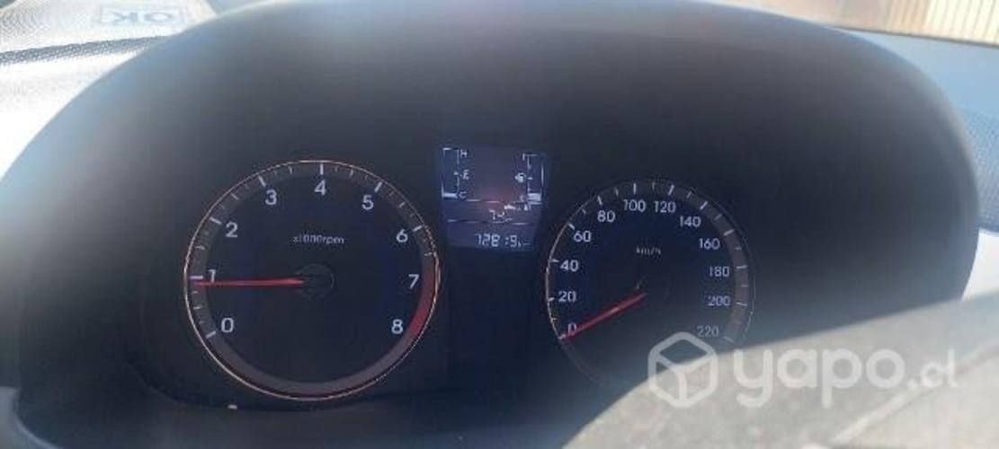 Automóvil Hyundai Accent 2015