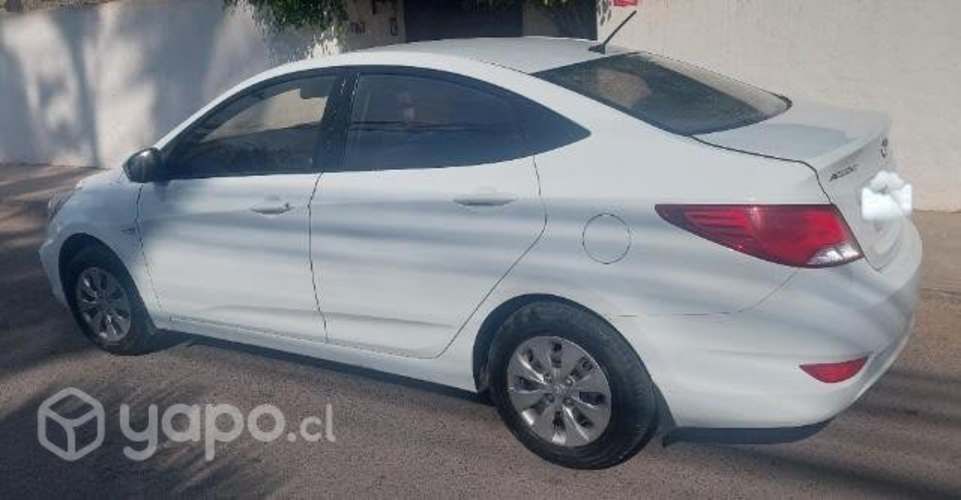 Automóvil Hyundai Accent 2015
