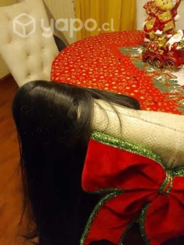 Peluca con pelo semisintético negra con flequillo