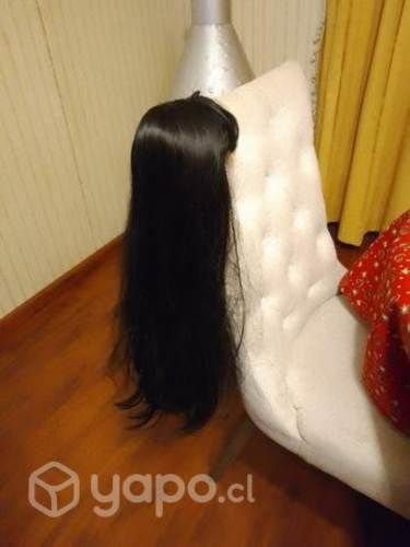 Peluca con pelo semisintético negra con flequillo