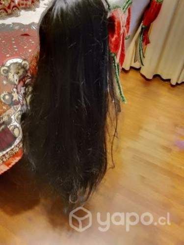 Peluca con pelo semisintético negra con flequillo