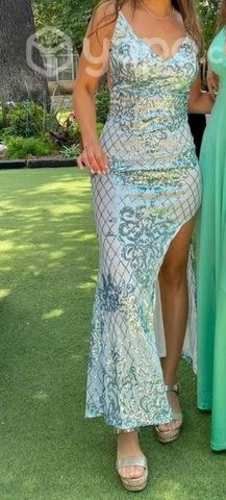 Vestido de fiesta celeste con brillo Talla S