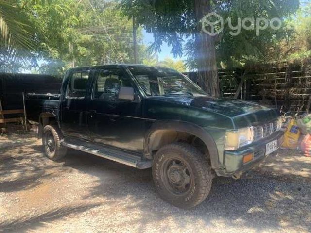 Camioneta Nissan D21. 4x4 2006