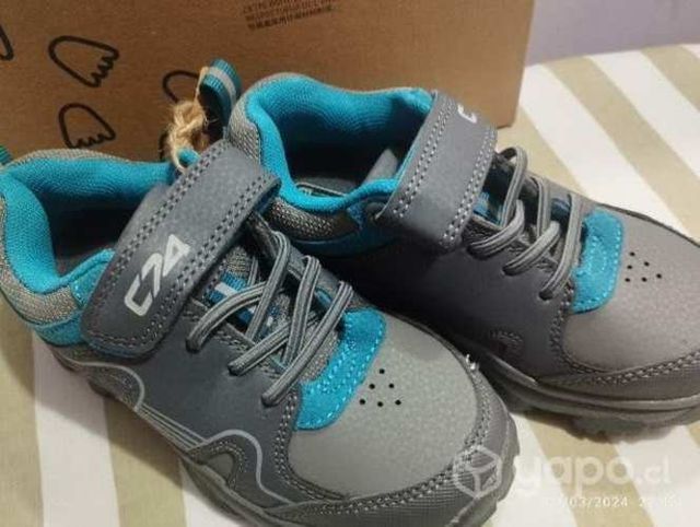 Zapatillas outdoor talla 28 NUEVAS