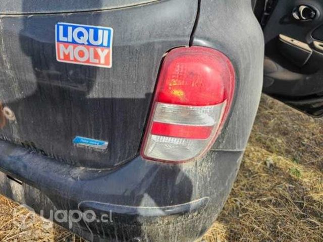 Foco trasero nissan march 2017