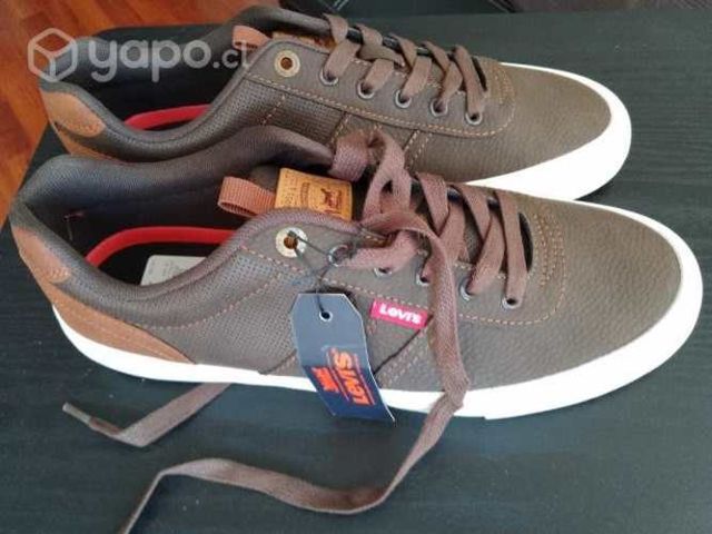 Zapatillas Levis sin uso