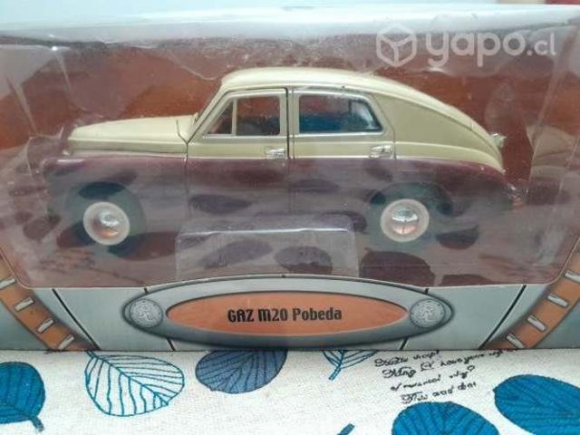 Auto clásico exclusivo origen ruso. Escala 1:24