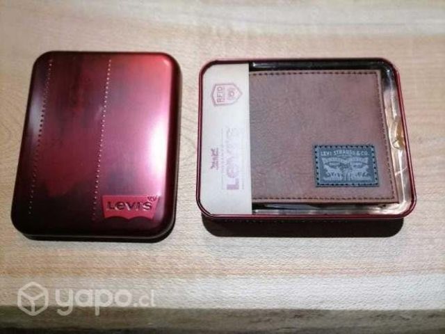 Billetera levis hombre