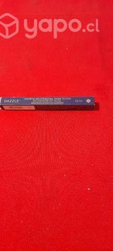 Delineador de ojos punta fina