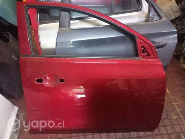 Puerta delantera derecha Nissan versa 2018