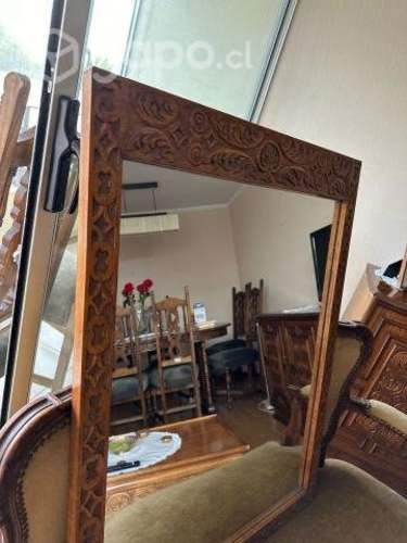 Mesa pegada a la pared + espejo + sillón