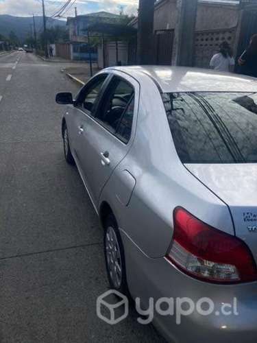 Toyota yaris 1.5 2011