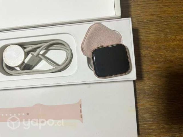 Apple Watch Series 4 40 mm gold aluminum pink
