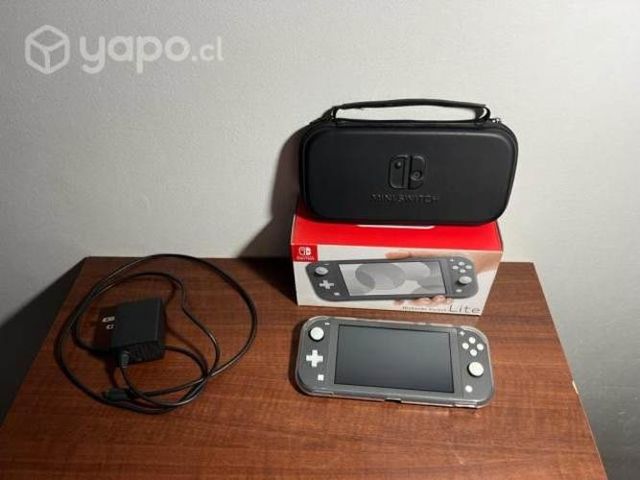 Nintendo Switch Lite + Caja + Estuche y Case
