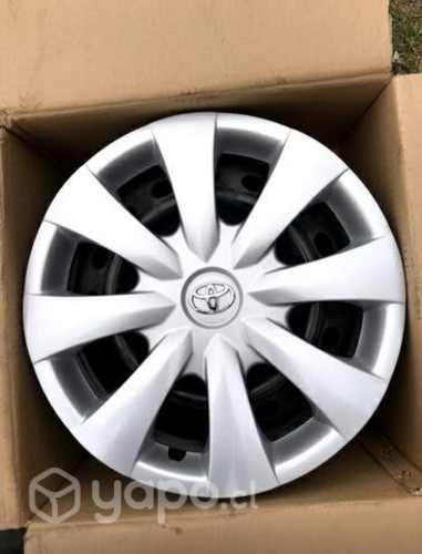 Conjunto de Llantas y Tapas Originales TOYOTA