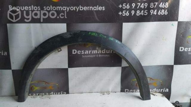 Moldura delantera kicks 2021 a 2023 rh 2.0