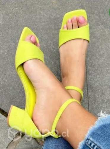 Sandalias verde limón