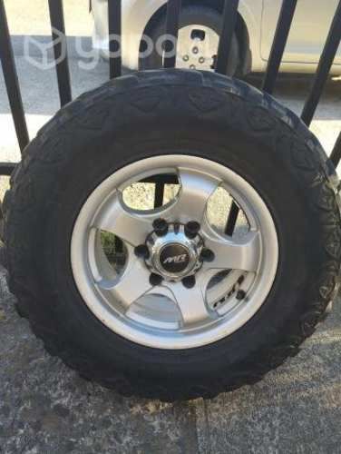 4 neumáticos con sus llantas modelo R15