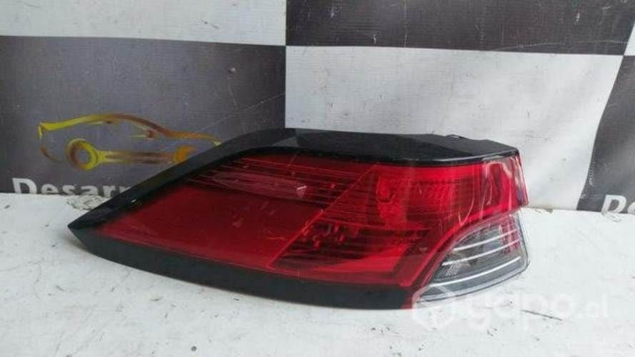 Foco trasero corolla cross lh 2.0