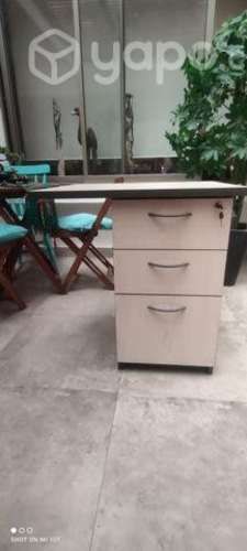 Escritorio con gabinete