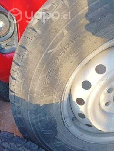 Llantas aro 16 con neumáticos de camioneta