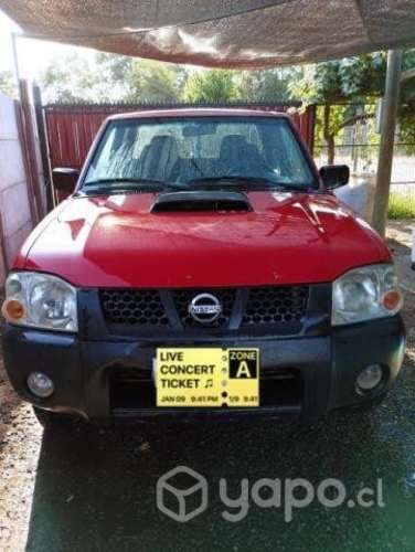 Camioneta Nissan terreno
