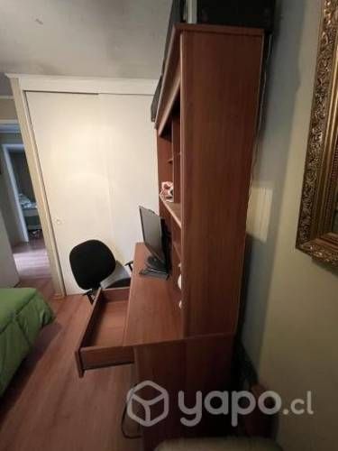 Escritorio con repisas