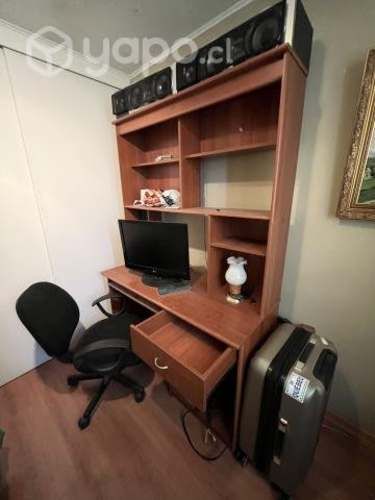 Escritorio con repisas